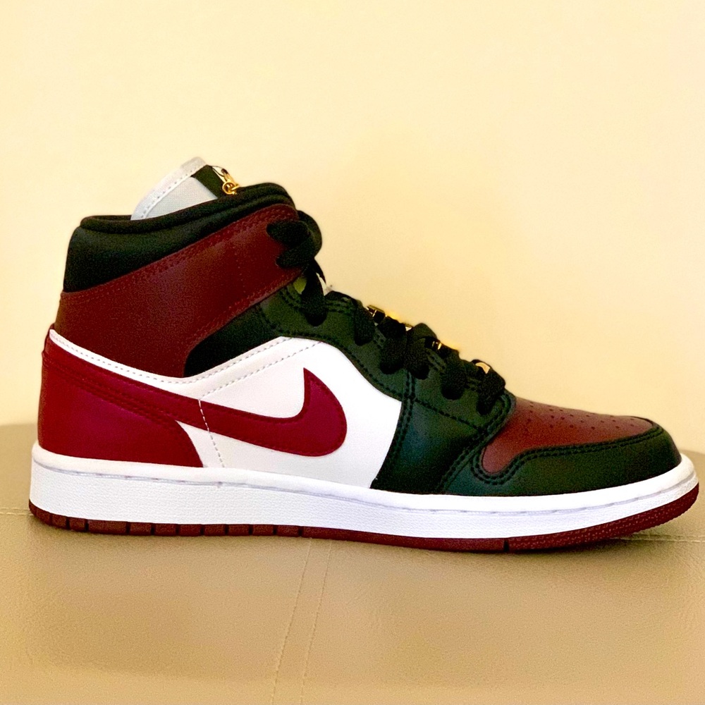 🚫 SOLD on Offer Up 🚫 Air Jordan 1 Mid